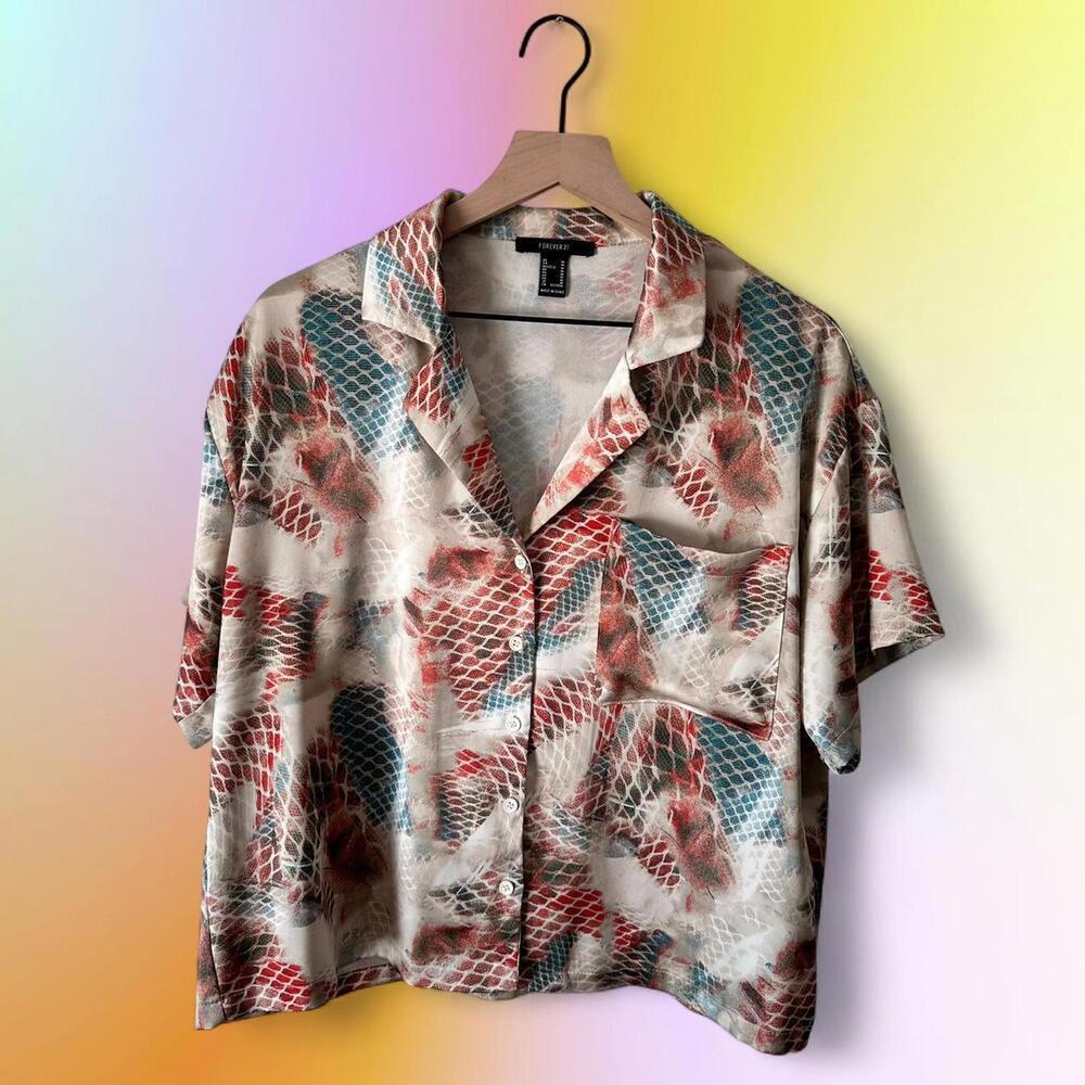 EUC Forever 21 Red/Blue/CreamPatterned Button-Up – Size M